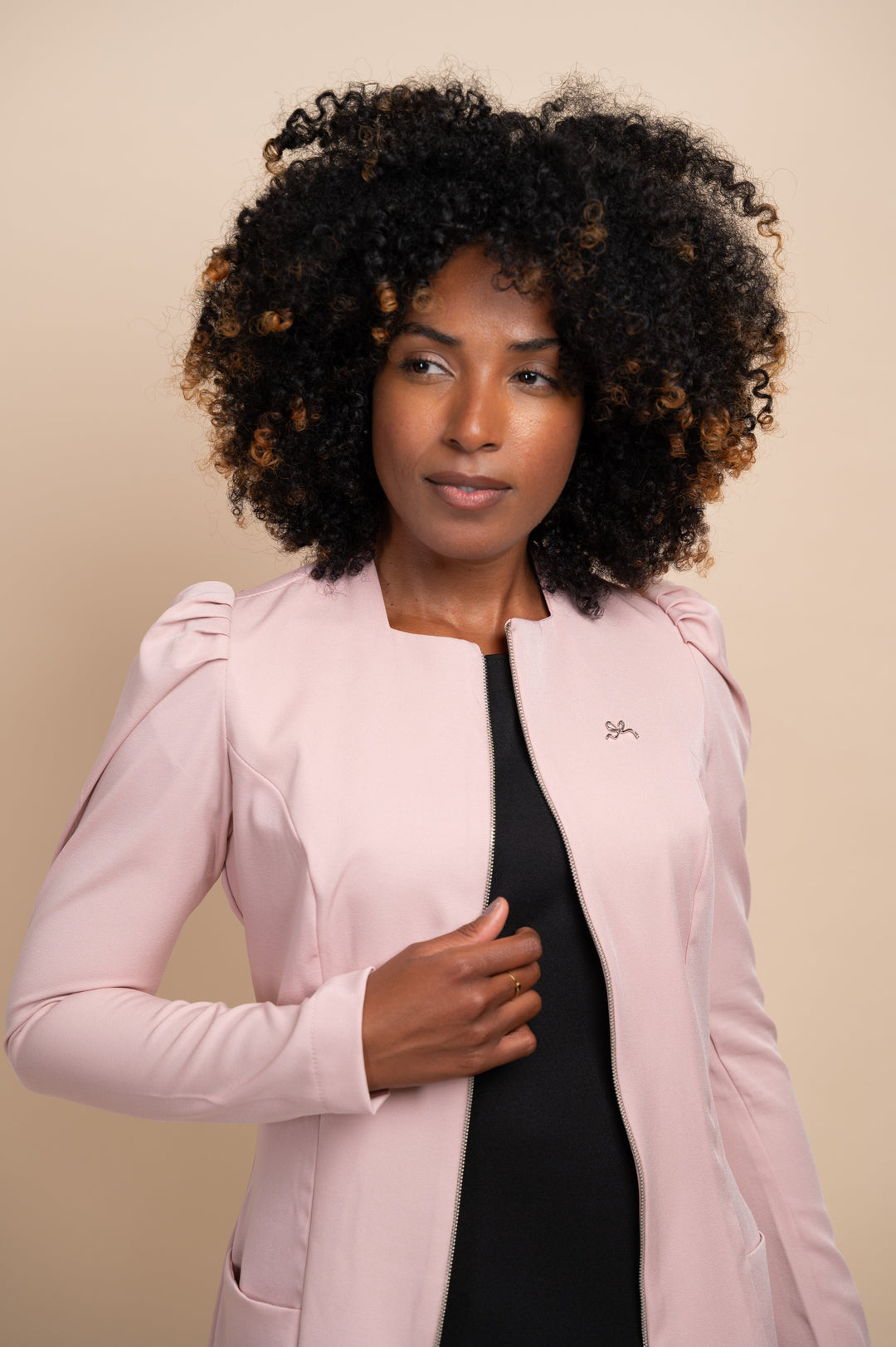 Tailored rose lab coat for women with puff sleeves