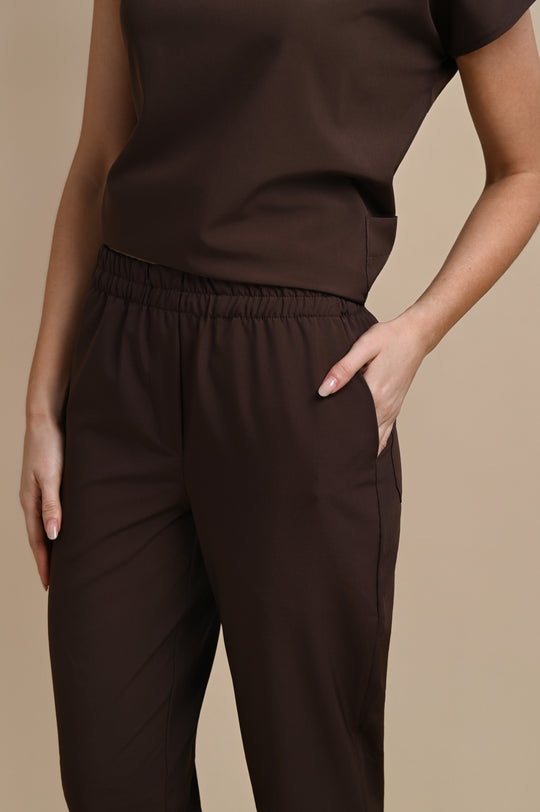 Conjunto de Uniforme Médico Performance Monise Café para Mujer