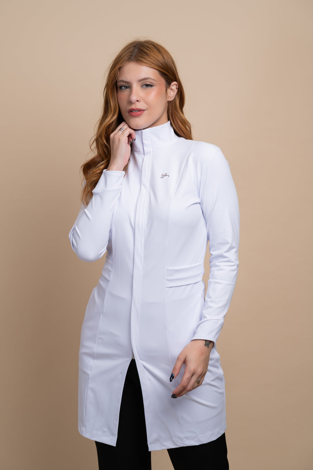 Tailored white lab coat for women with zipper front