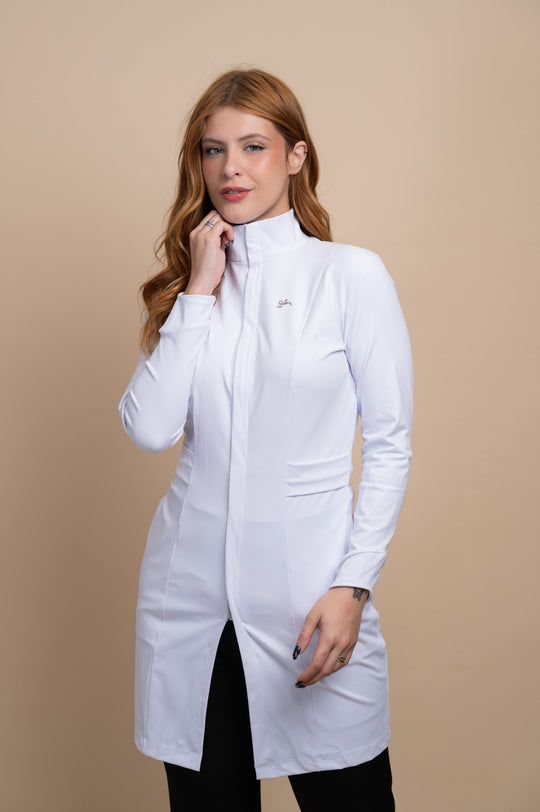 Tailored white lab coat for women with zipper front